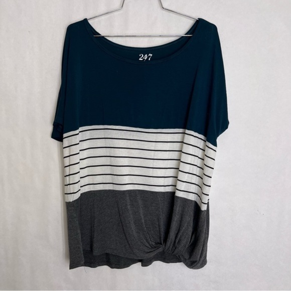 5/$25 Maurice’s Womens top XL - Picture 1 of 4